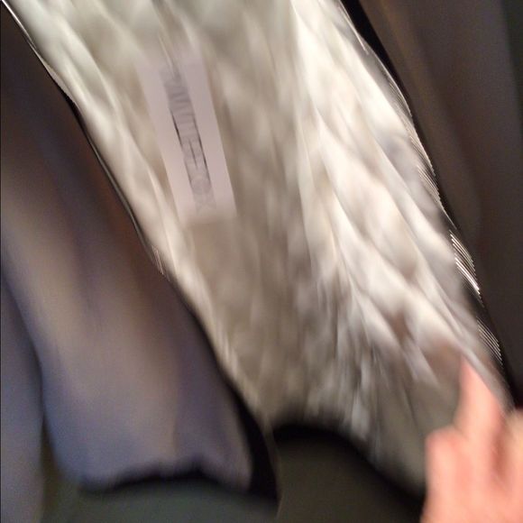 RARE💕💕WILDFOX faux fur bomber jacket - Picture 6 of 6